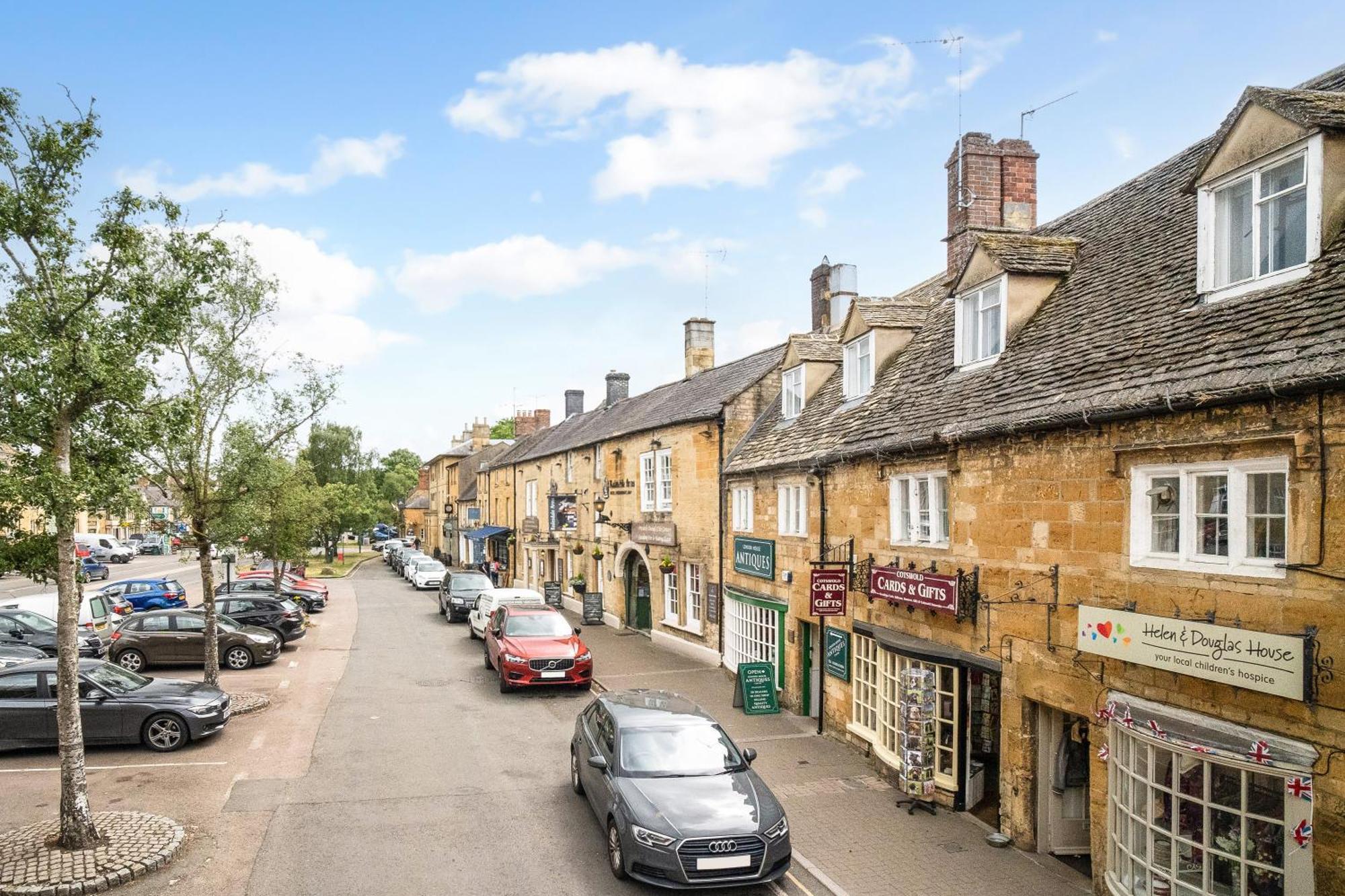 Apartmán Redesdale View, High Street With Private Garden Moreton-in-Marsh Exteriér fotografie